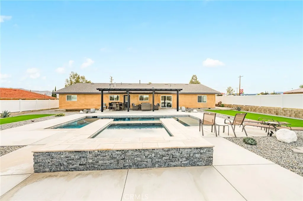 17528 Danbury, Hesperia, California 92345 home-pic-50