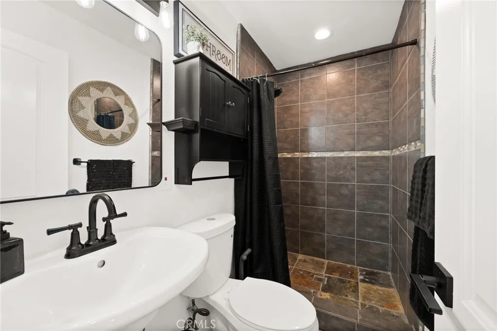 17528 Danbury, Hesperia, California 92345 home-pic-44