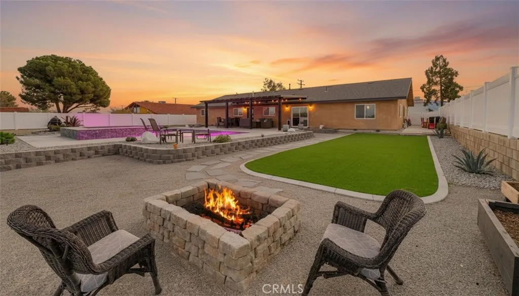 17528 Danbury, Hesperia, California 92345 home-pic-2