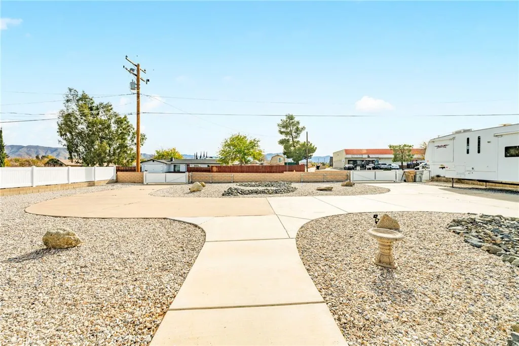 17528 Danbury, Hesperia, California 92345 home-pic-6