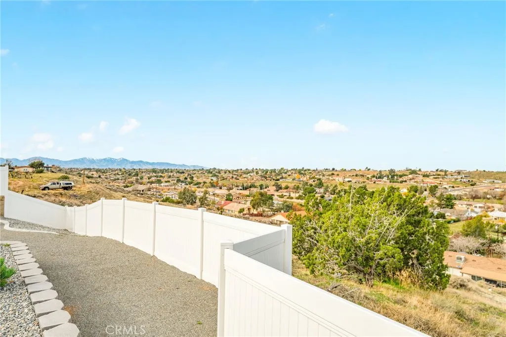 17528 Danbury, Hesperia, California 92345 home-pic-49