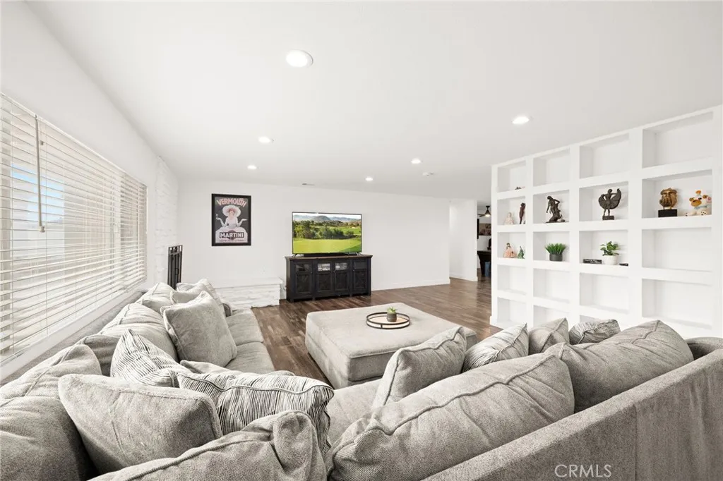 17528 Danbury, Hesperia, California 92345 home-pic-7