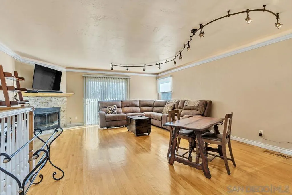 7861 Cimarron Ln, La Mesa, California 91942 home-pic-3