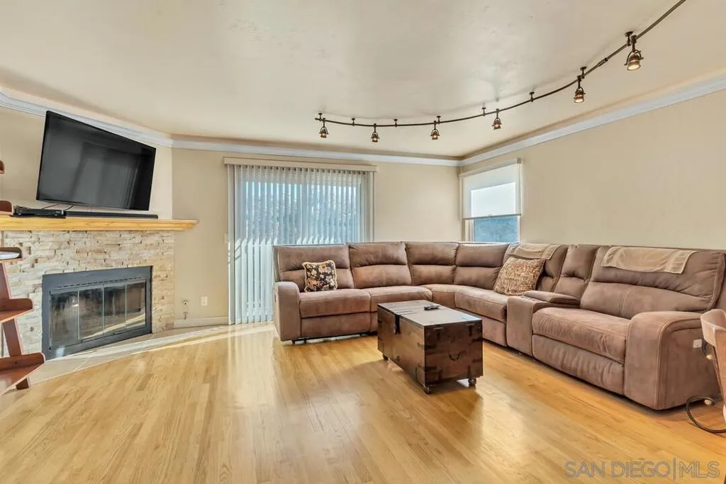 7861 Cimarron Ln, La Mesa, California 91942 home-pic-9