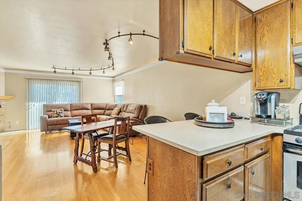7861 Cimarron Ln, La Mesa, California 91942 home-pic-8