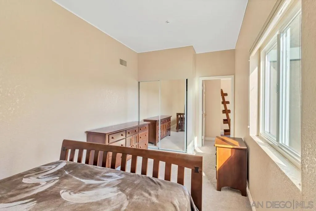 7861 Cimarron Ln, La Mesa, California 91942 home-pic-20