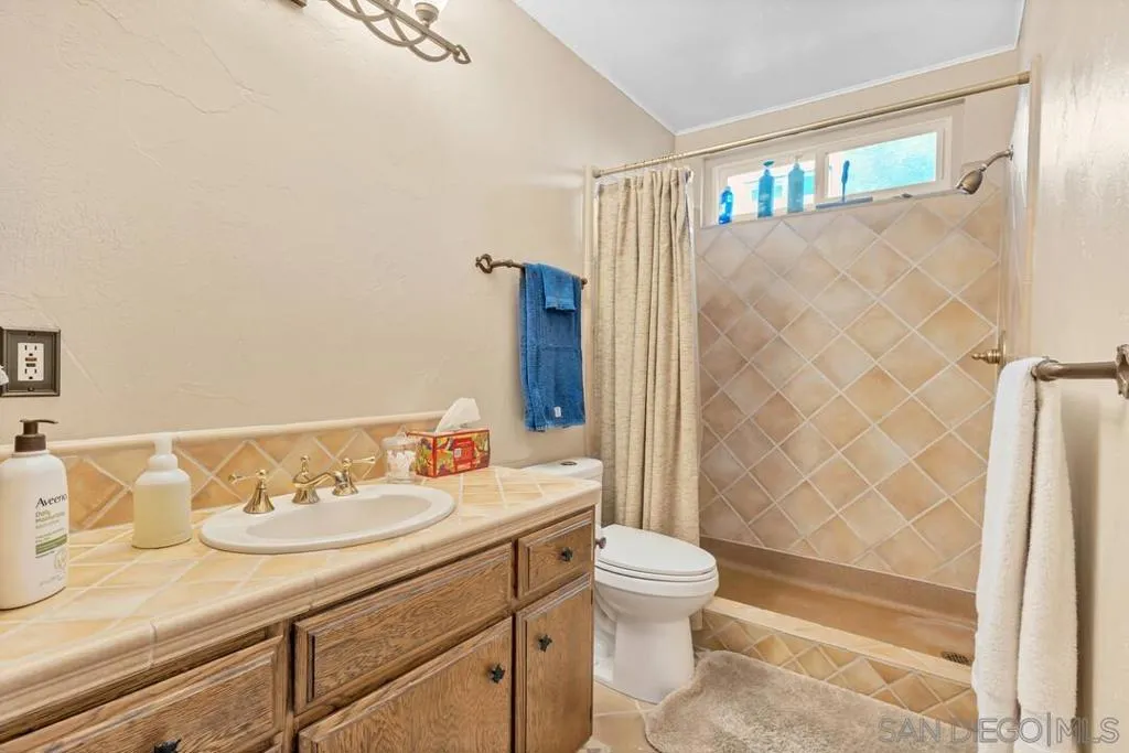 7861 Cimarron Ln, La Mesa, California 91942 home-pic-16