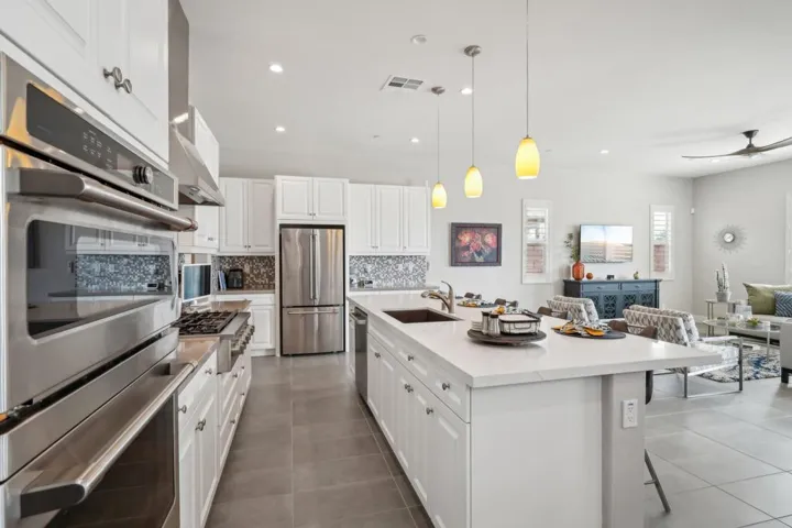 16-web-or-mls-Havasu Falls Dr-0105-016