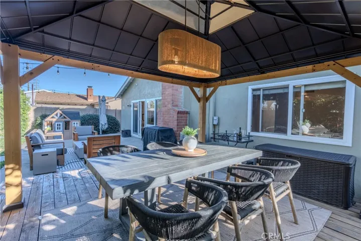 Pergola Dining