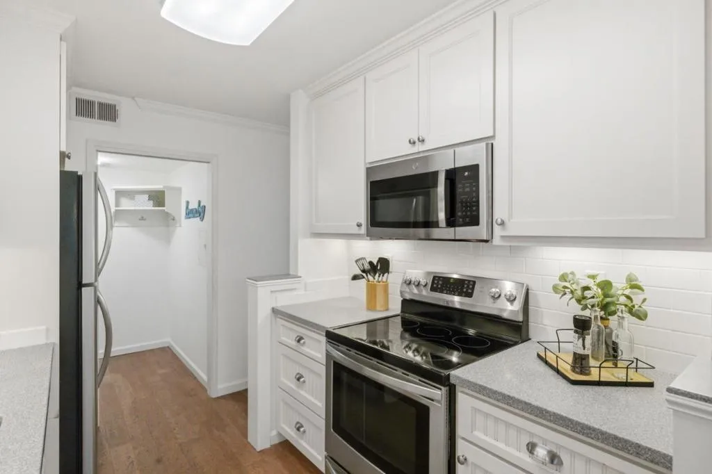 3387 Brittan Avenue 2, San Carlos, California 94070 home-pic-11