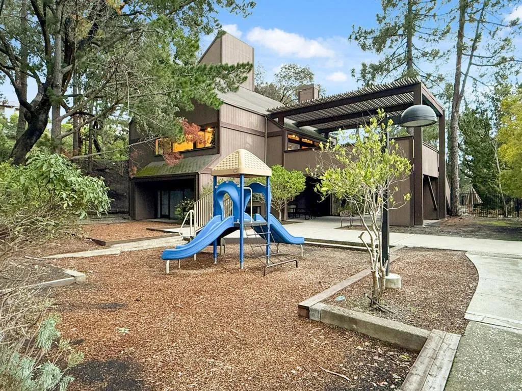 3387 Brittan Avenue 2, San Carlos, California 94070 home-pic-35