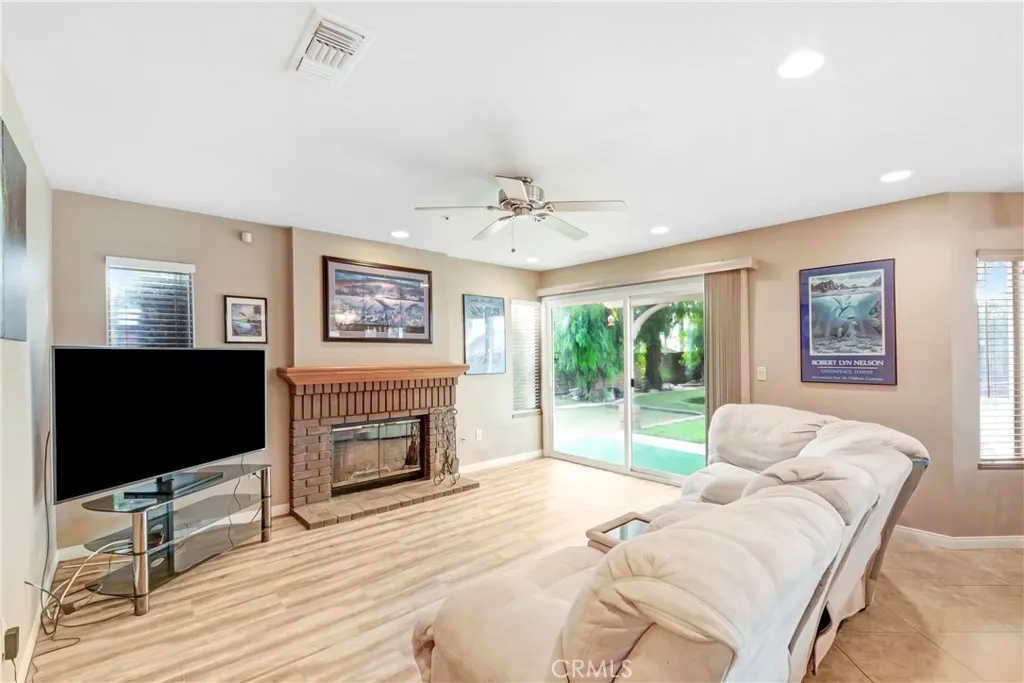 13745 San Gabriel Court, Fontana, California 92336 home-pic-10