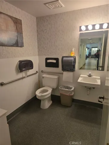 Main Bathroom.