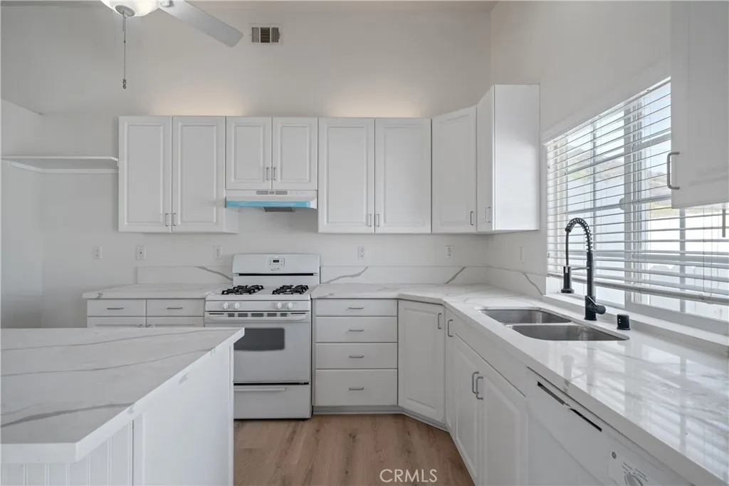 29582 Toomas, Menifee, California 92587 home-pic-10
