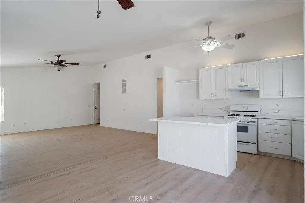 29582 Toomas, Menifee, California 92587 home-pic-9
