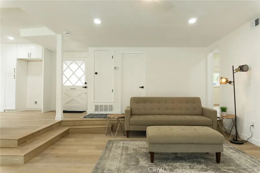 2248 Mariposa, Pomona, California 91767 home-pic-4