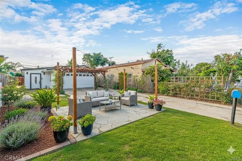 12029 2nd Avenue, Lynwood, California 90262 home-pic-1
