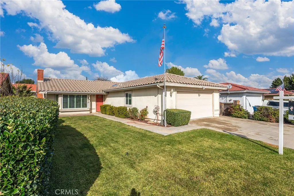 279 White Oak, Lake Elsinore, California 92530 home-pic-1