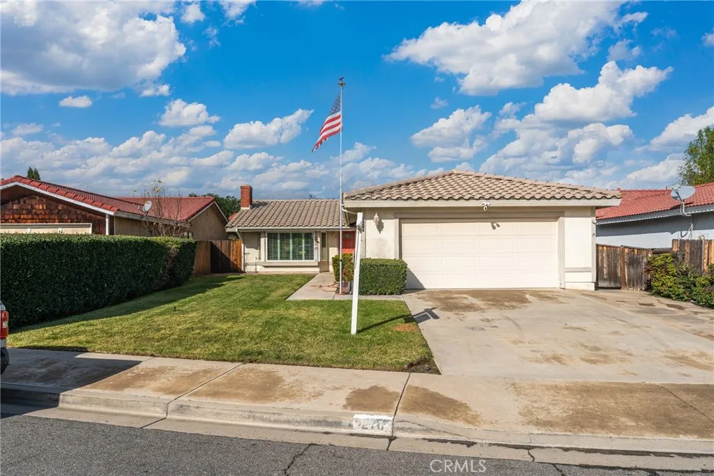 279 White Oak, Lake Elsinore, California 92530 home-pic-2
