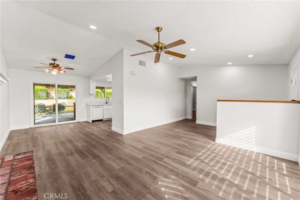 279 White Oak, Lake Elsinore, California 92530 home-pic-6