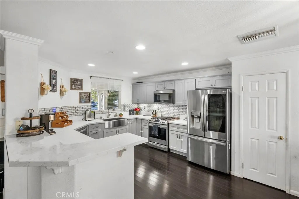 13204 Alta Vista Way, Sylmar, California 91342 home-pic-8