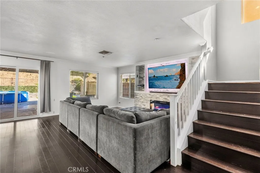 13204 Alta Vista Way, Sylmar, California 91342 home-pic-4