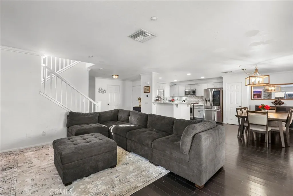 13204 Alta Vista Way, Sylmar, California 91342 home-pic-7