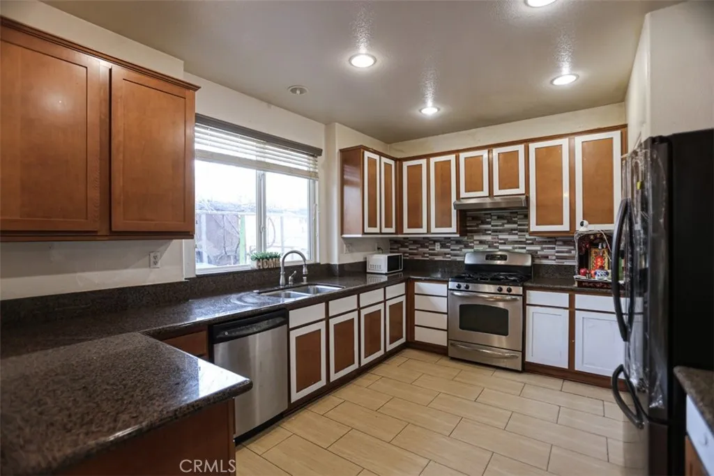 1356 Comfrey Leaf, Beaumont, California 92223 home-pic-17