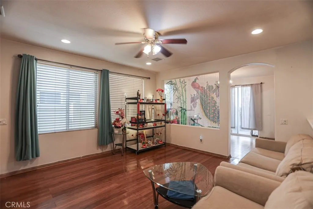 1356 Comfrey Leaf, Beaumont, California 92223 home-pic-4