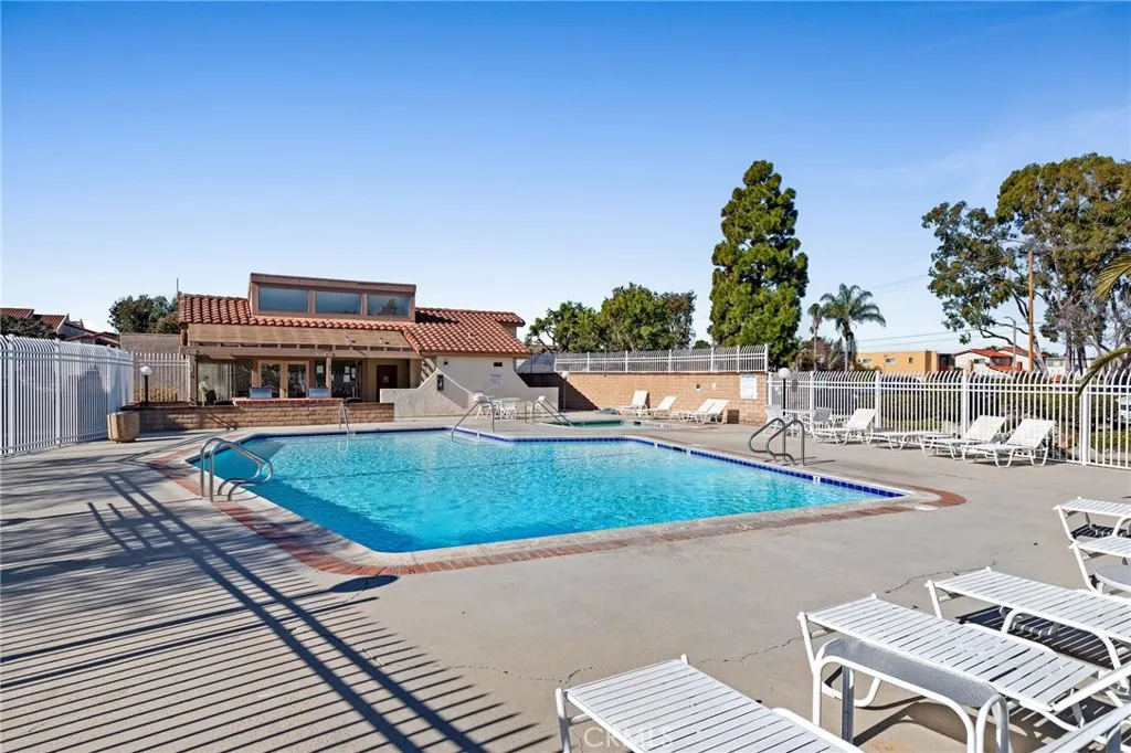 4831 Lago 302, Huntington Beach, California 92649 home-pic-19