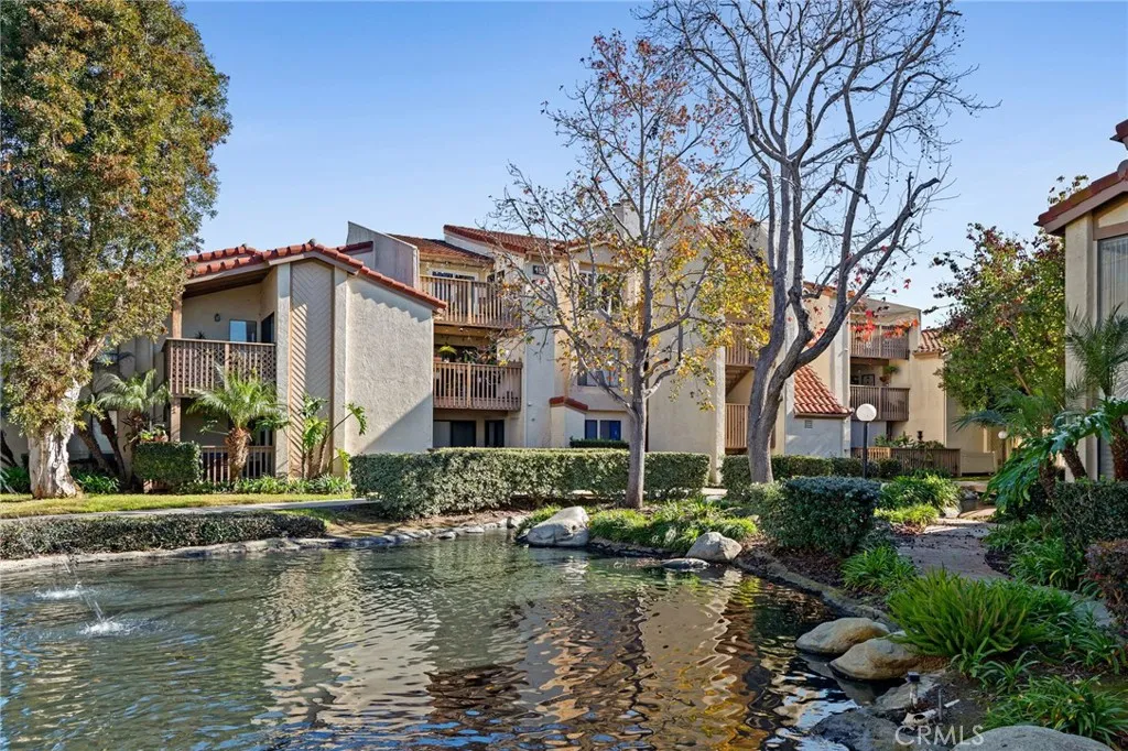 4831 Lago 302, Huntington Beach, California 92649 home-pic-2