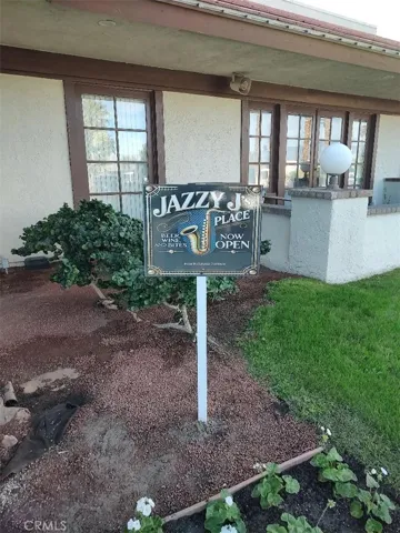 COUTRY CLUB ENTRANCE