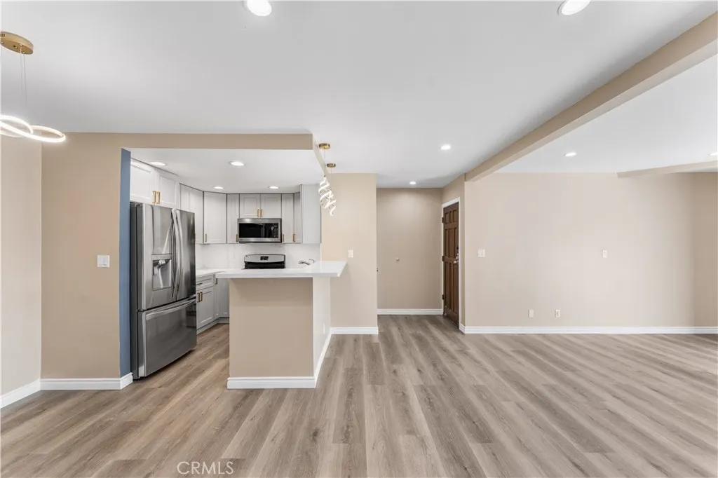 15511 Sherman Way, Van Nuys, California 91406 home-pic-23