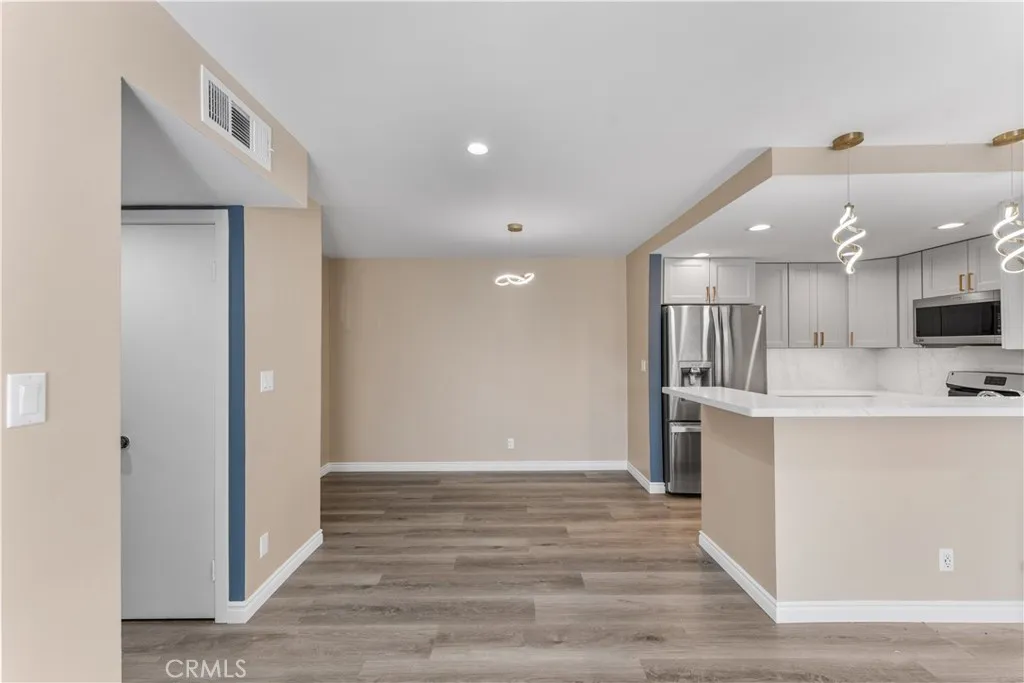 15511 Sherman Way, Van Nuys, California 91406 home-pic-26