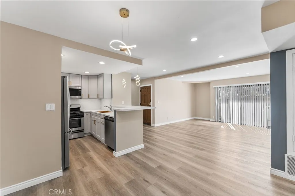 15511 Sherman Way, Van Nuys, California 91406 home-pic-28