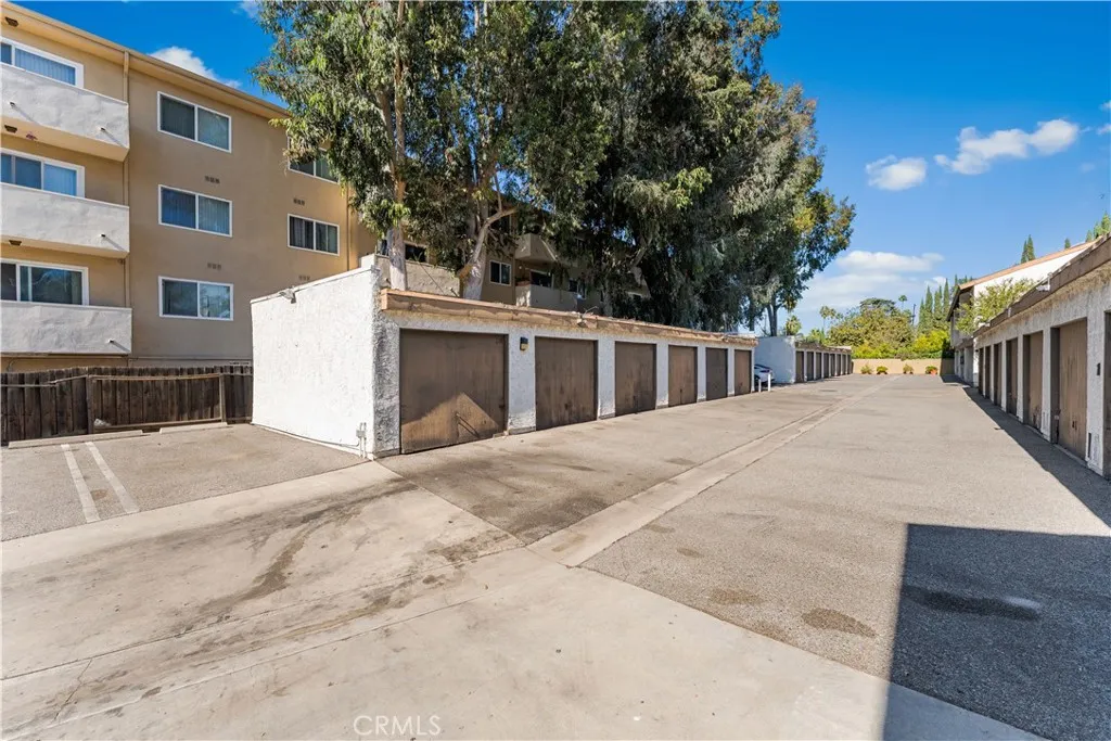 15511 Sherman Way, Van Nuys, California 91406 home-pic-47