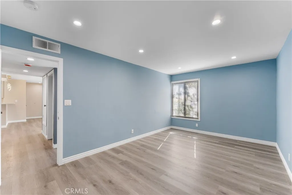 15511 Sherman Way, Van Nuys, California 91406 home-pic-38