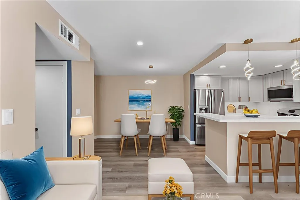 15511 Sherman Way, Van Nuys, California 91406 home-pic-8
