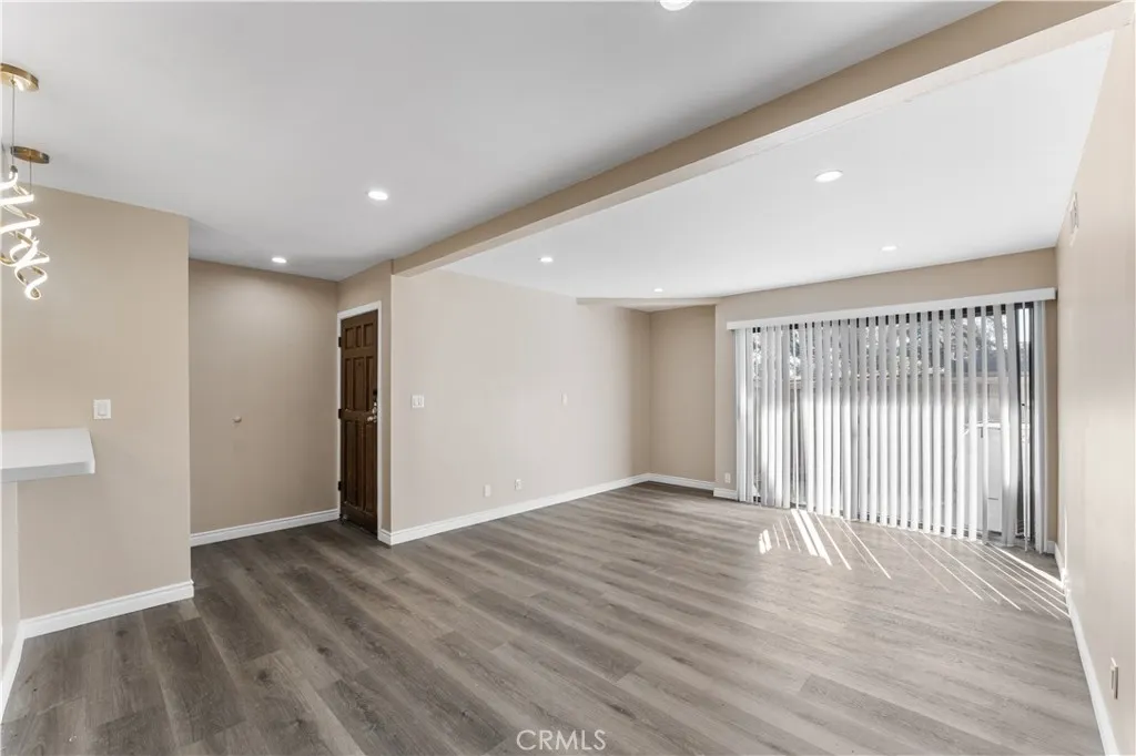 15511 Sherman Way, Van Nuys, California 91406 home-pic-22