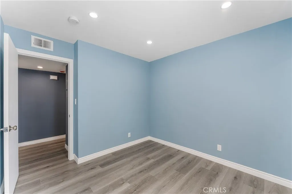15511 Sherman Way, Van Nuys, California 91406 home-pic-35