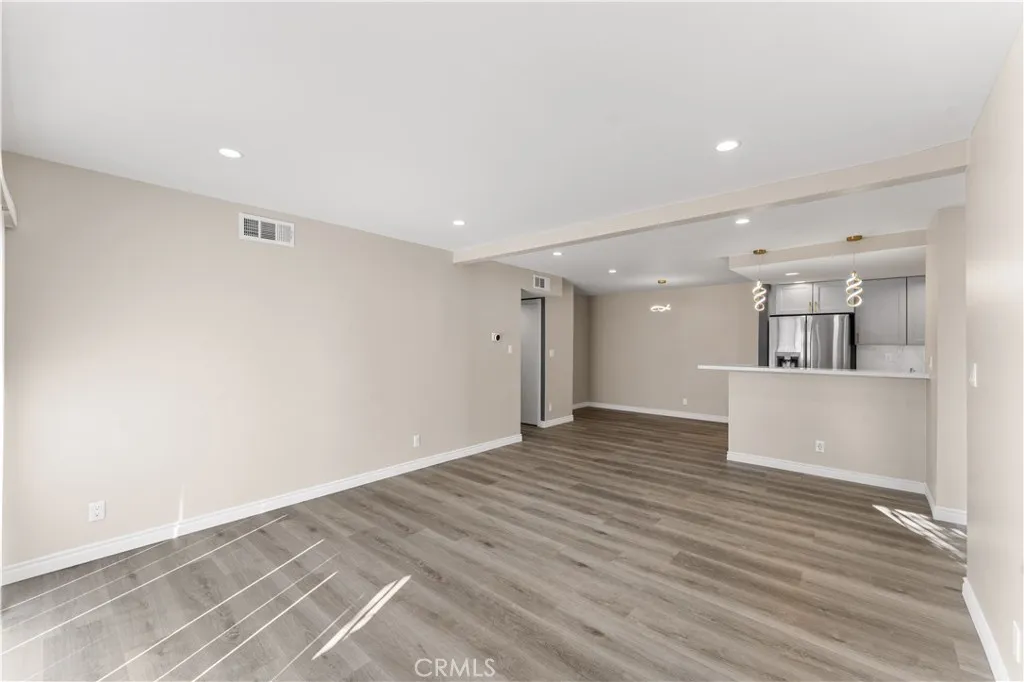 15511 Sherman Way, Van Nuys, California 91406 home-pic-19