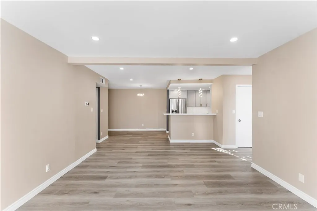15511 Sherman Way, Van Nuys, California 91406 home-pic-20