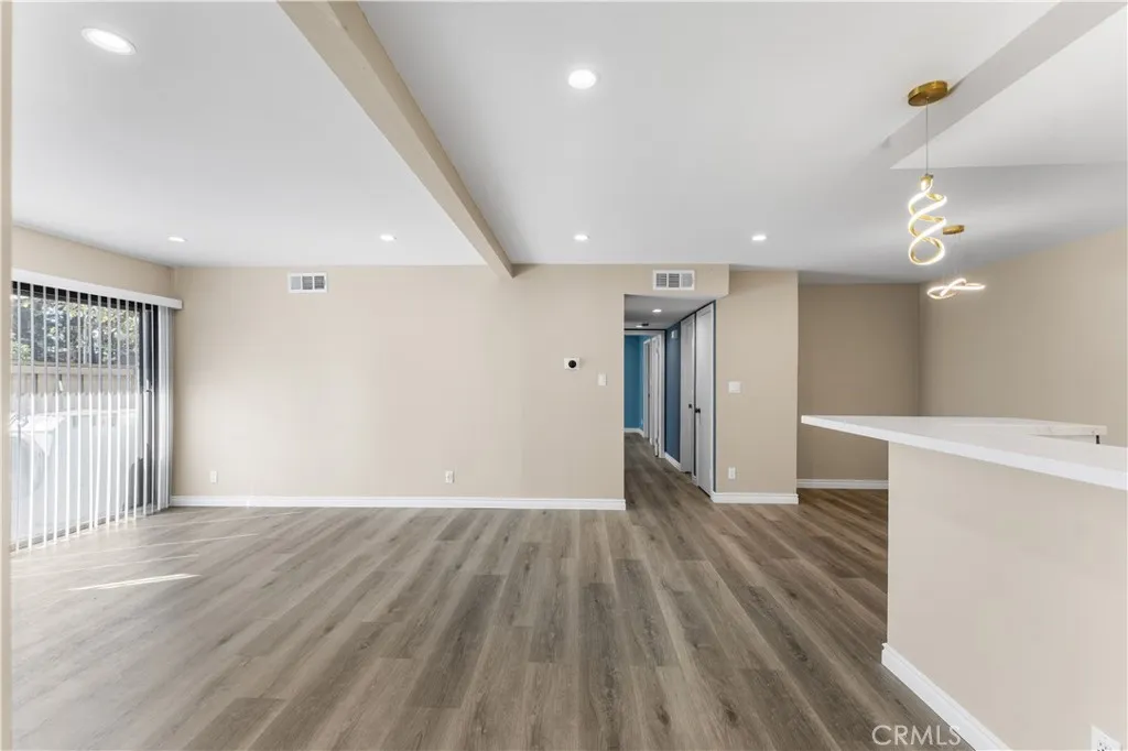 15511 Sherman Way, Van Nuys, California 91406 home-pic-17