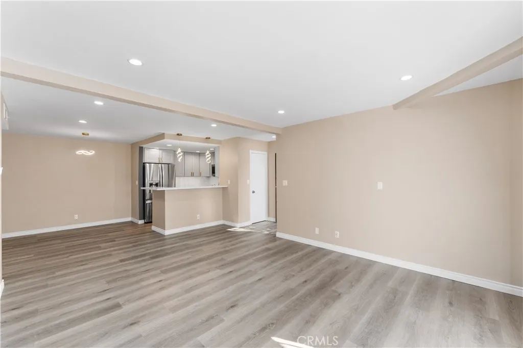 15511 Sherman Way, Van Nuys, California 91406 home-pic-21