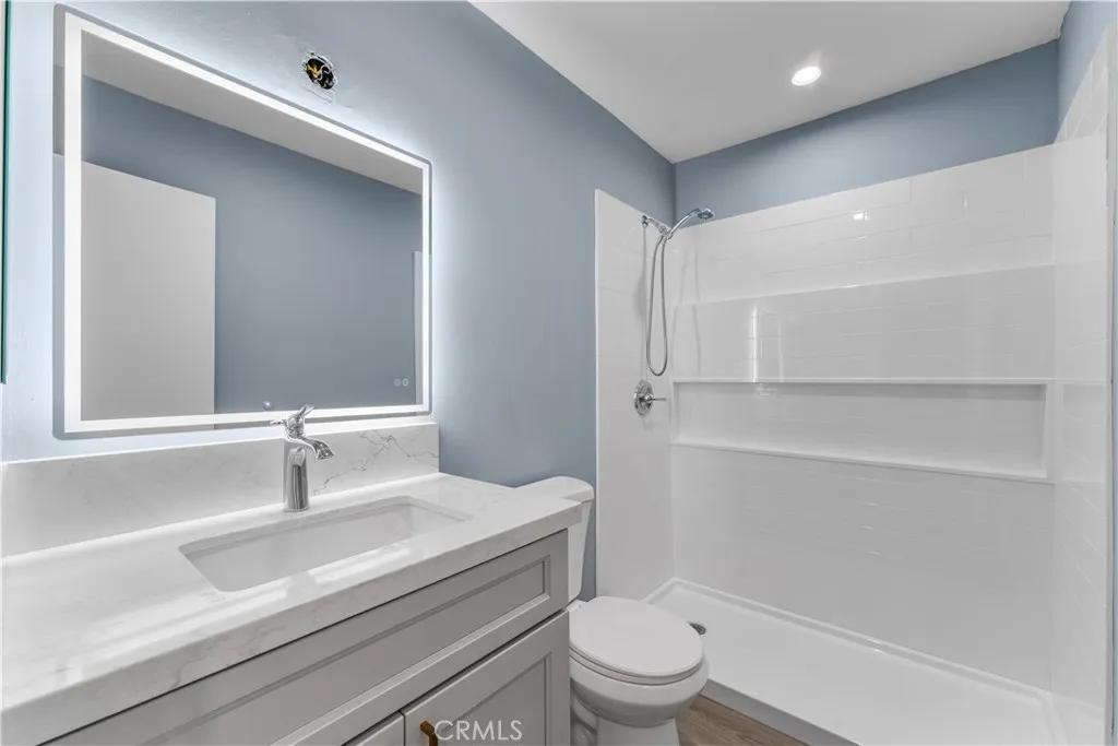 15511 Sherman Way, Van Nuys, California 91406 home-pic-43