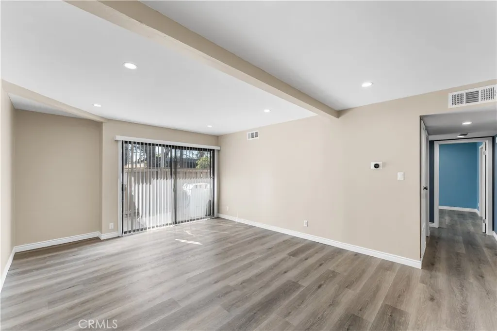 15511 Sherman Way, Van Nuys, California 91406 home-pic-18