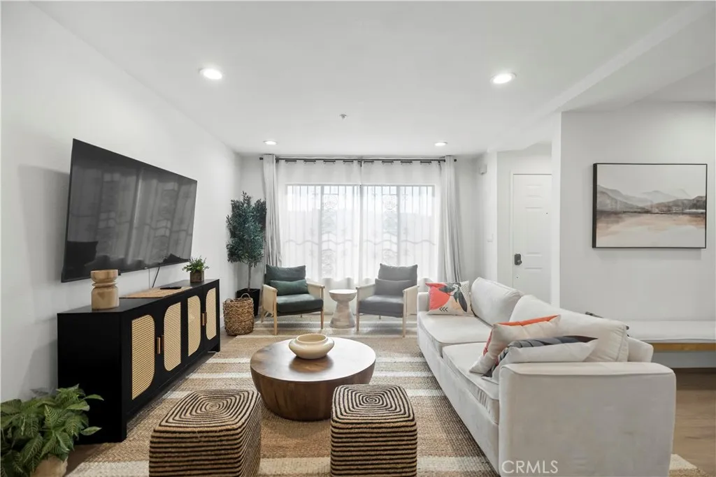 303 N Lincoln Avenue D, Monterey Park, California 91755 home-pic-1
