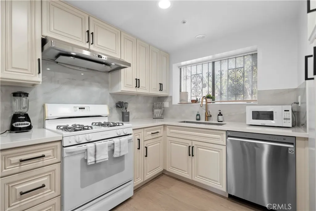 303 N Lincoln Avenue D, Monterey Park, California 91755 home-pic-6