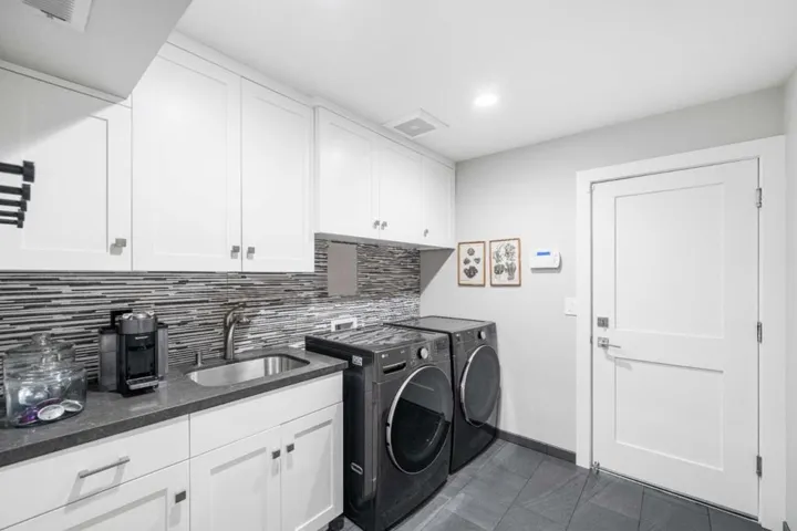 999 Hayman Place, Los Altos, California 94024