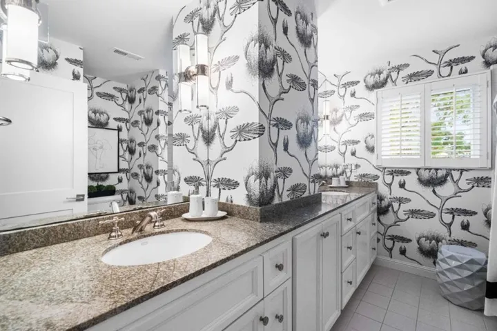 999 Hayman Place, Los Altos, California 94024